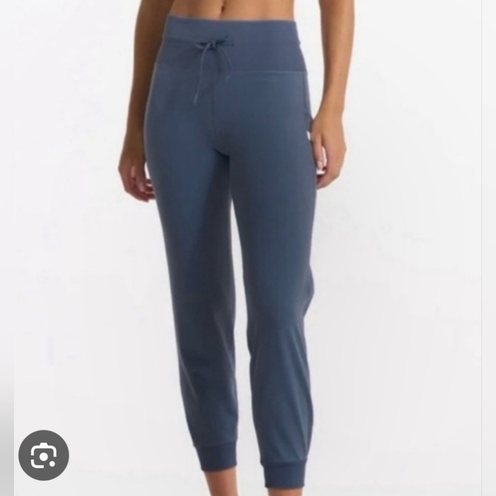 Vuori Daily Joggers